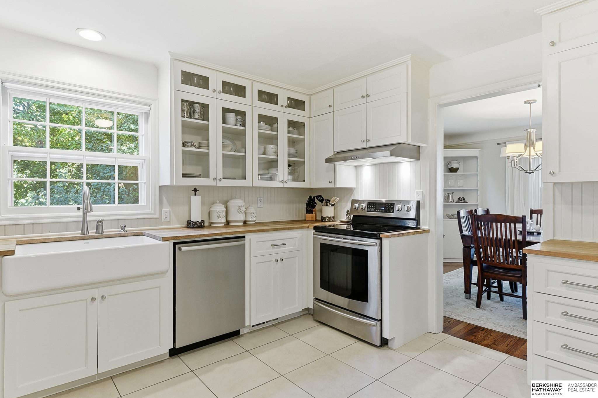 Omaha, Nebraska 68124, United States, 3 Bedrooms Bedrooms, ,2 BathroomsBathrooms,Residential,Active,232508