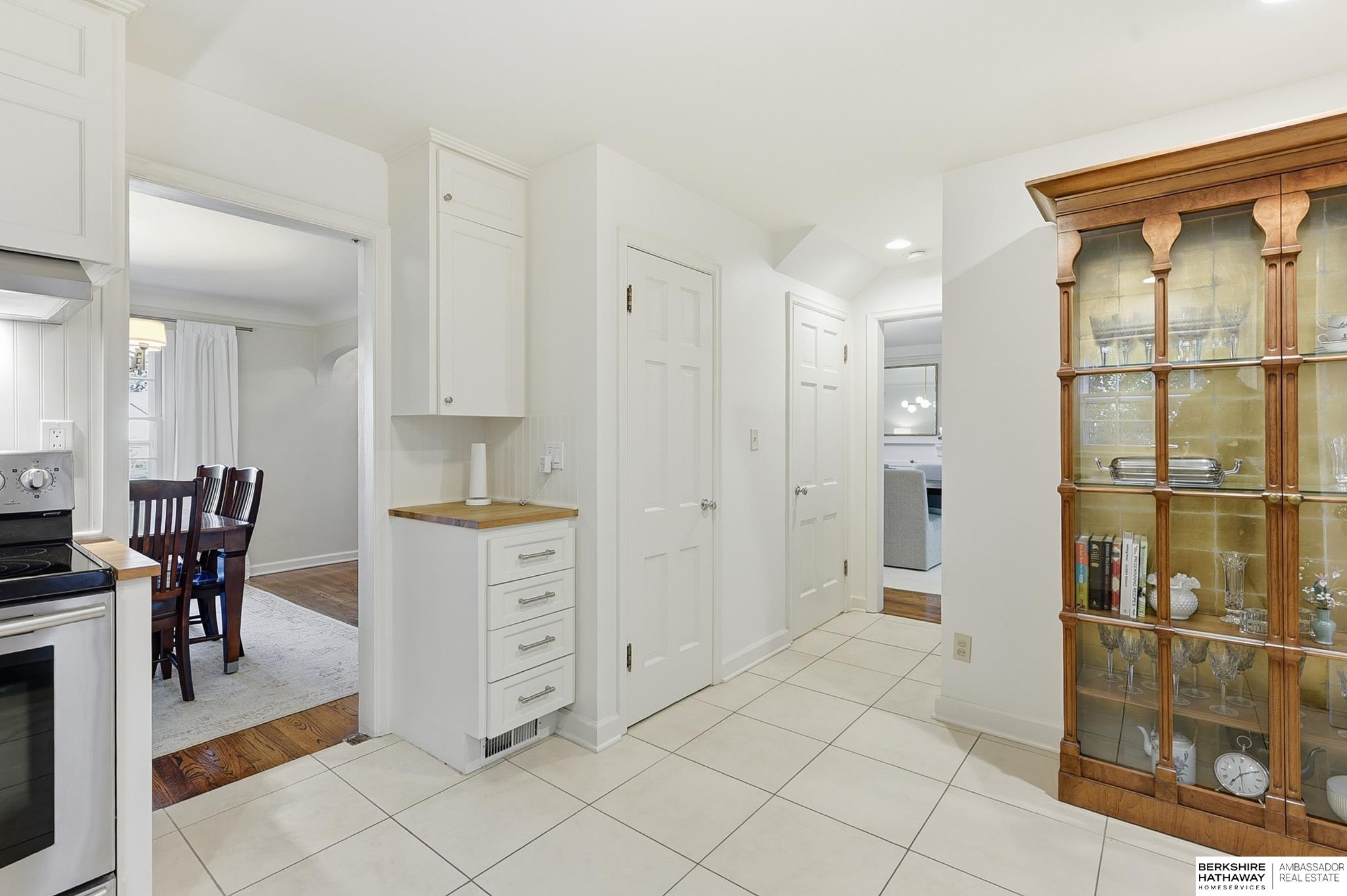 Omaha, Nebraska 68124, United States, 3 Bedrooms Bedrooms, ,2 BathroomsBathrooms,Residential,Active,232508