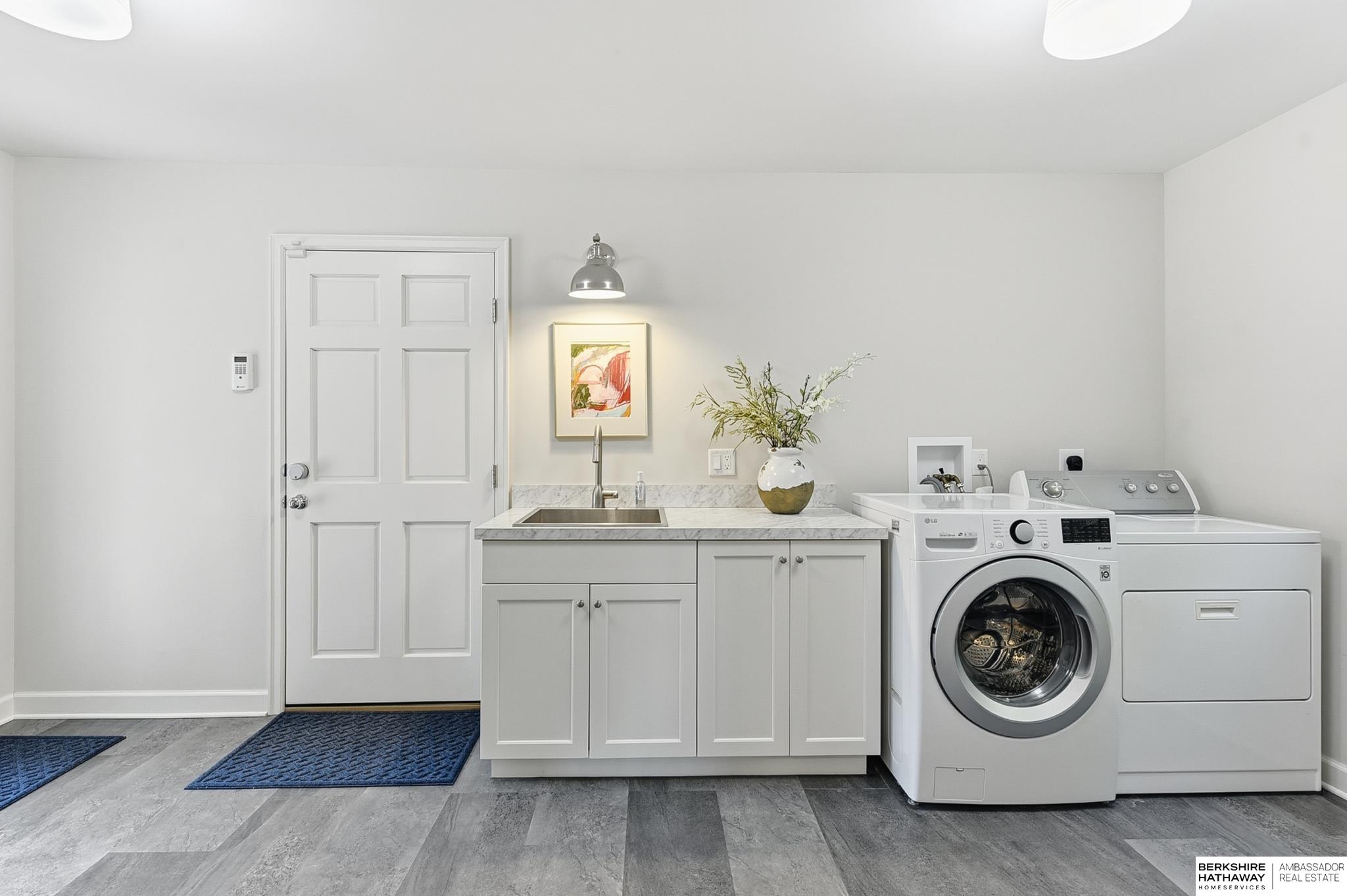 Omaha, Nebraska 68124, United States, 3 Bedrooms Bedrooms, ,2 BathroomsBathrooms,Residential,Active,232508