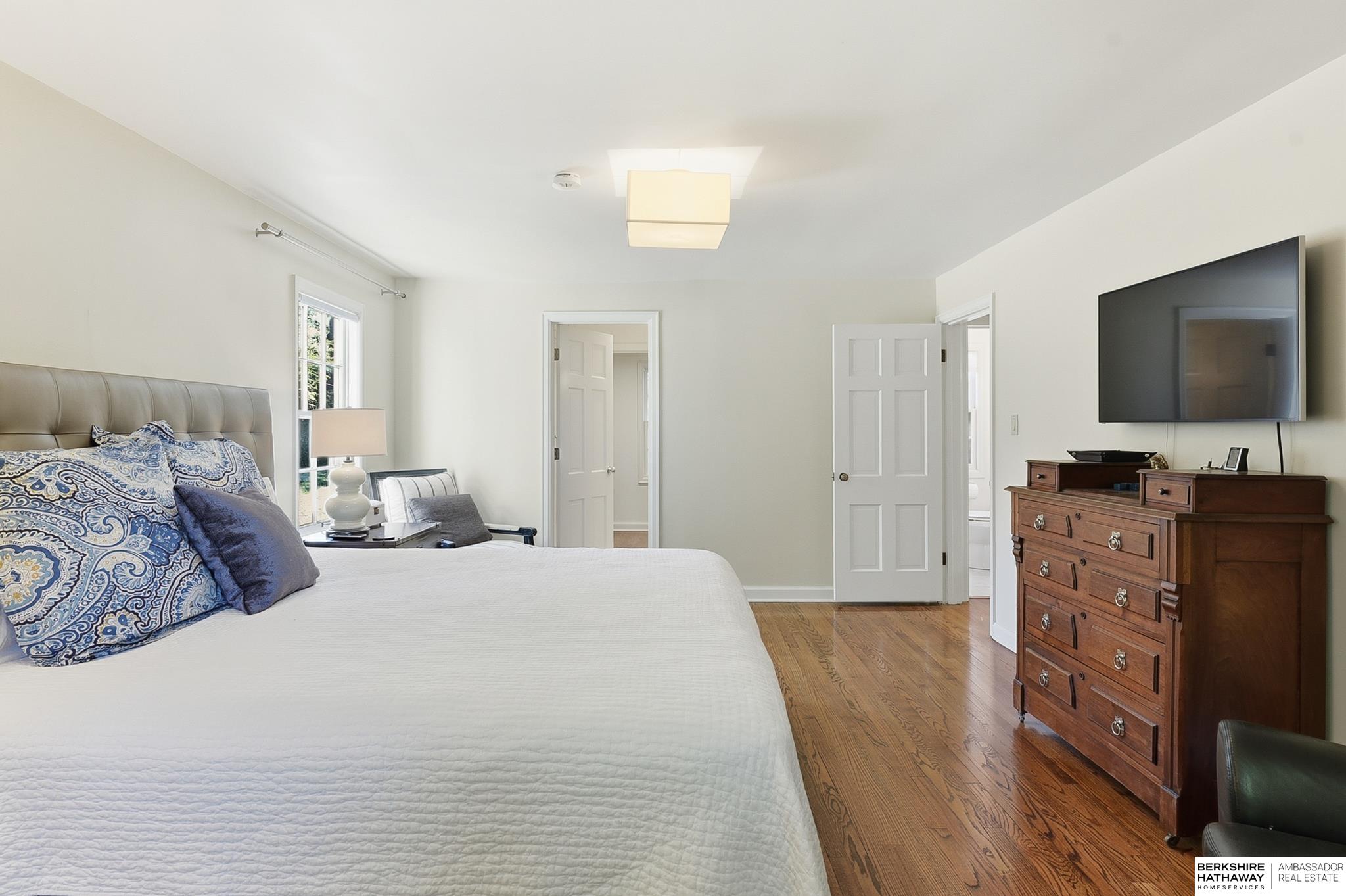 Omaha, Nebraska 68124, United States, 3 Bedrooms Bedrooms, ,2 BathroomsBathrooms,Residential,Active,232508