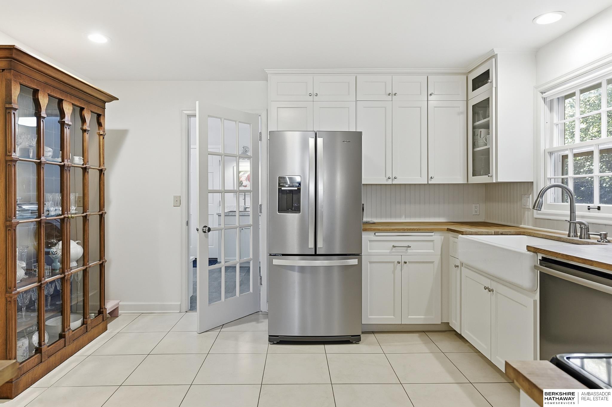 Omaha, Nebraska 68124, United States, 3 Bedrooms Bedrooms, ,2 BathroomsBathrooms,Residential,Active,232508