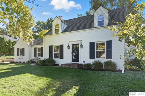 Photo of 8119 Hickory Street, Omaha, NE 68124 (MLS # 22530618) Photo of 8119 Hickory Street, Omaha, NE 68124 (MLS # 22530618)