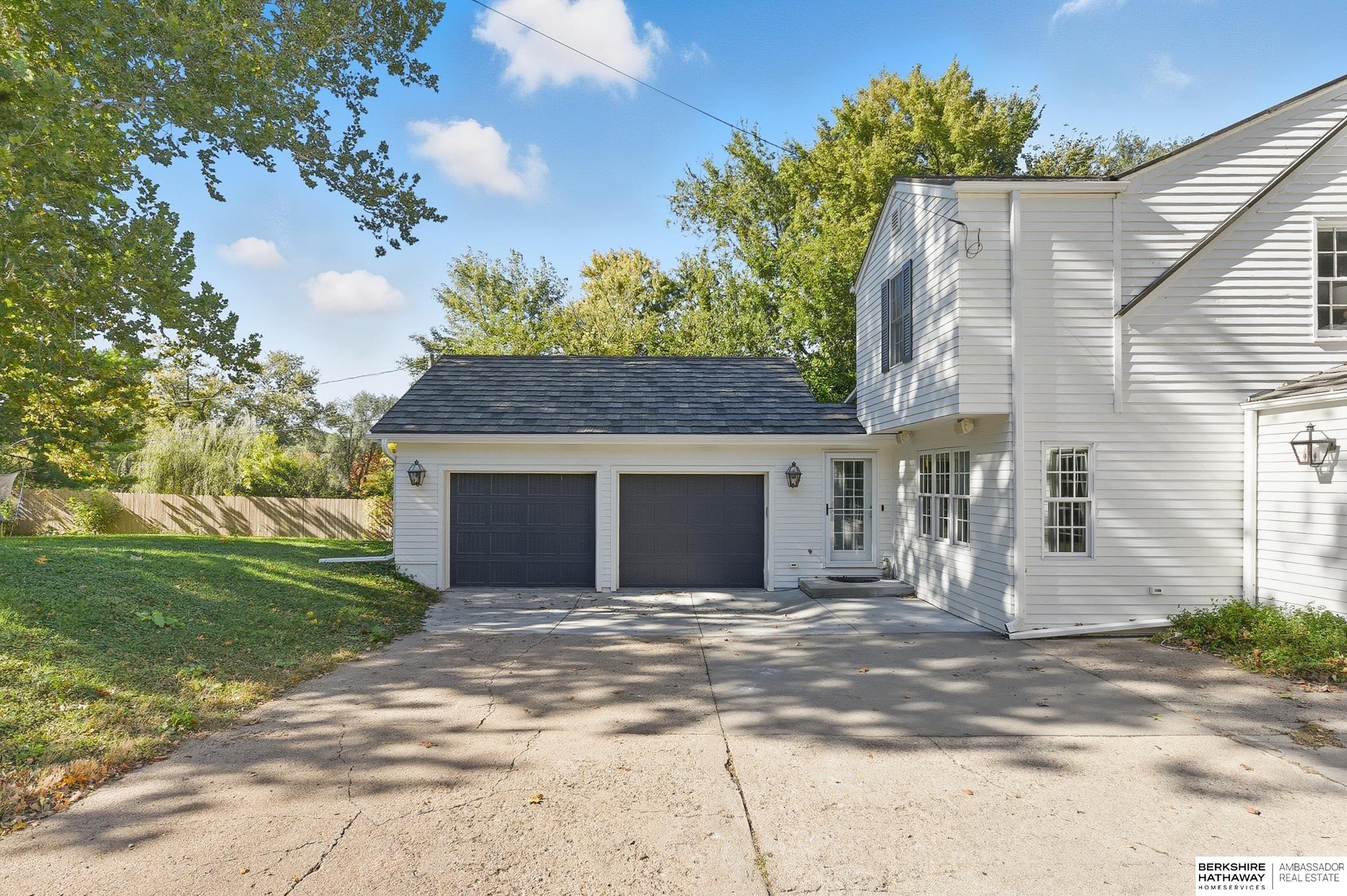 Omaha, Nebraska 68124, United States, 3 Bedrooms Bedrooms, ,2 BathroomsBathrooms,Residential,Active,232508