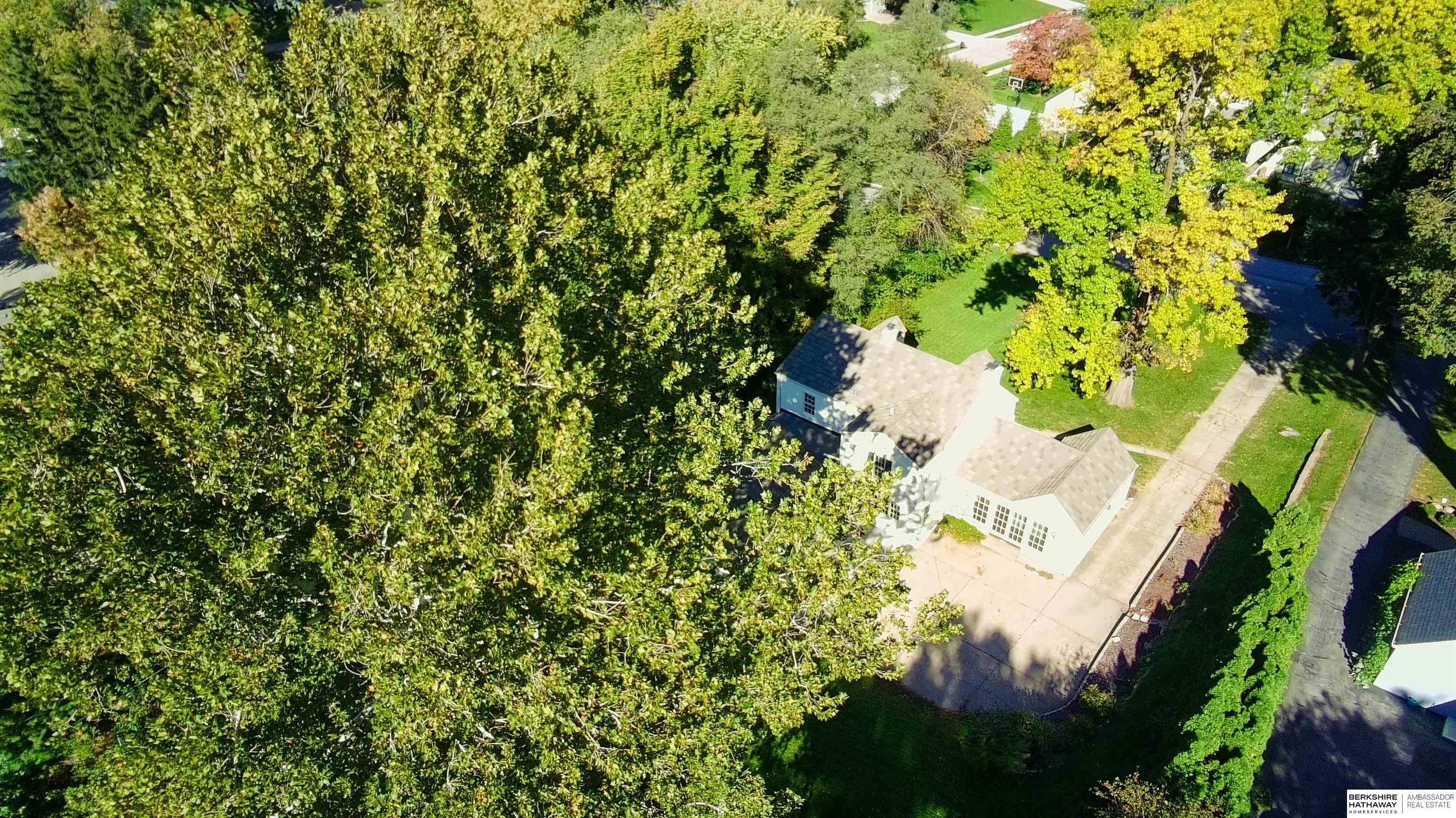 Omaha, Nebraska 68124, United States, 3 Bedrooms Bedrooms, ,2 BathroomsBathrooms,Residential,Active,232508