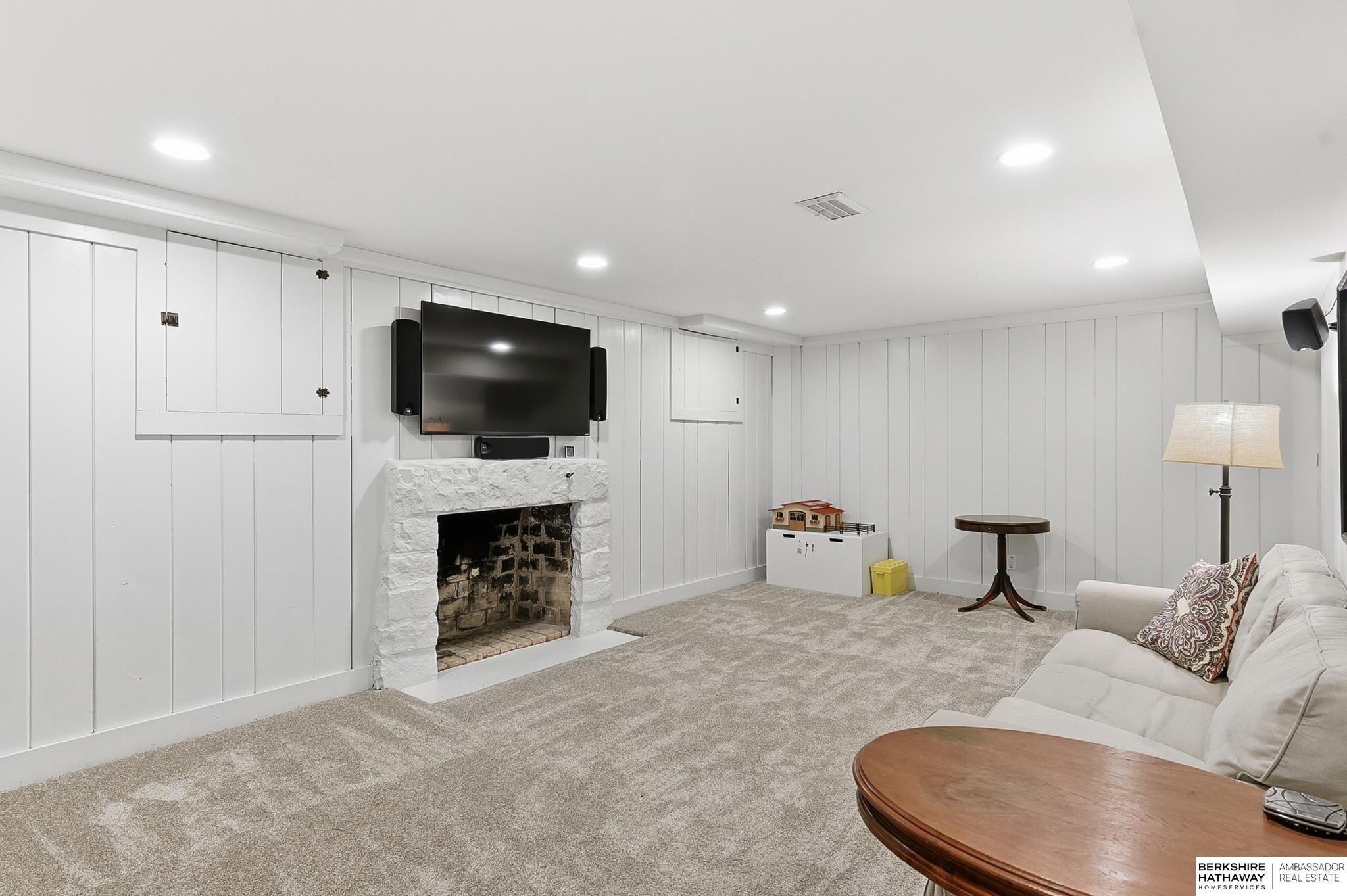 Omaha, Nebraska 68124, United States, 3 Bedrooms Bedrooms, ,2 BathroomsBathrooms,Residential,Active,232508