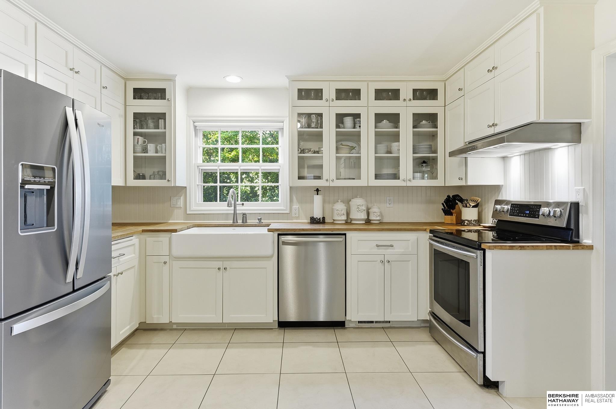 Omaha, Nebraska 68124, United States, 3 Bedrooms Bedrooms, ,2 BathroomsBathrooms,Residential,Active,232508