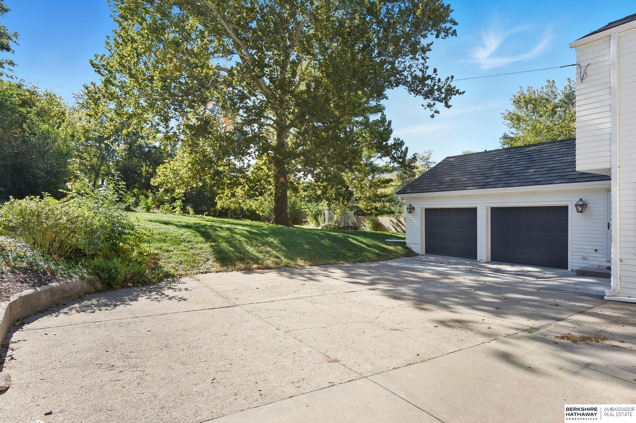 Omaha, Nebraska 68124, United States, 3 Bedrooms Bedrooms, ,2 BathroomsBathrooms,Residential,Active,232508