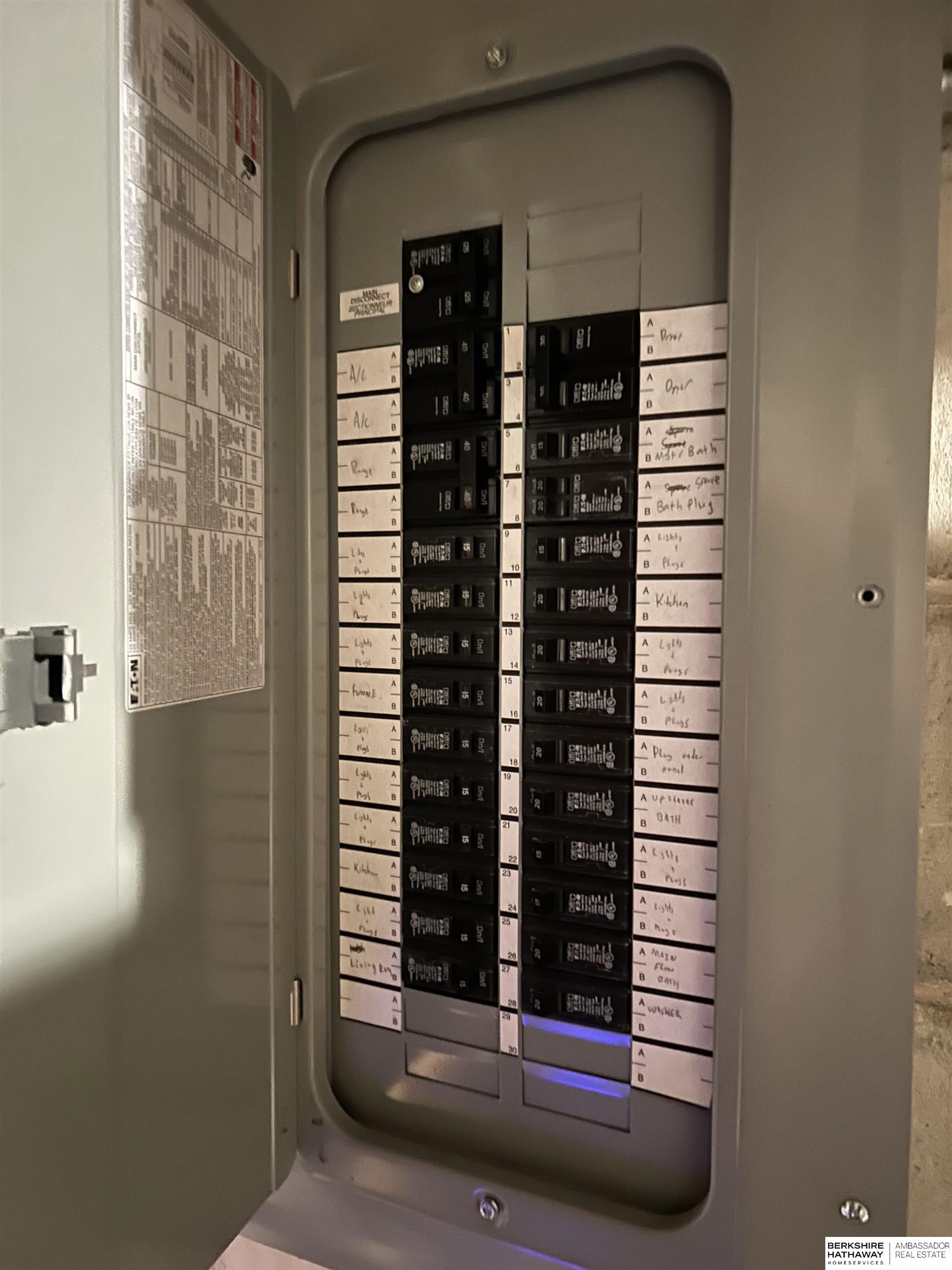 Omaha, Nebraska 68124, United States, 3 Bedrooms Bedrooms, ,2 BathroomsBathrooms,Residential,Active,232508