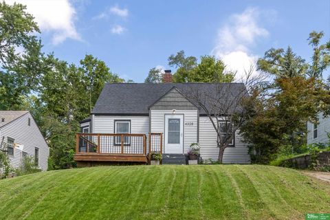 Photo of 4328 Larimore Avenue, Omaha, NE 68111 (MLS # 22523902)