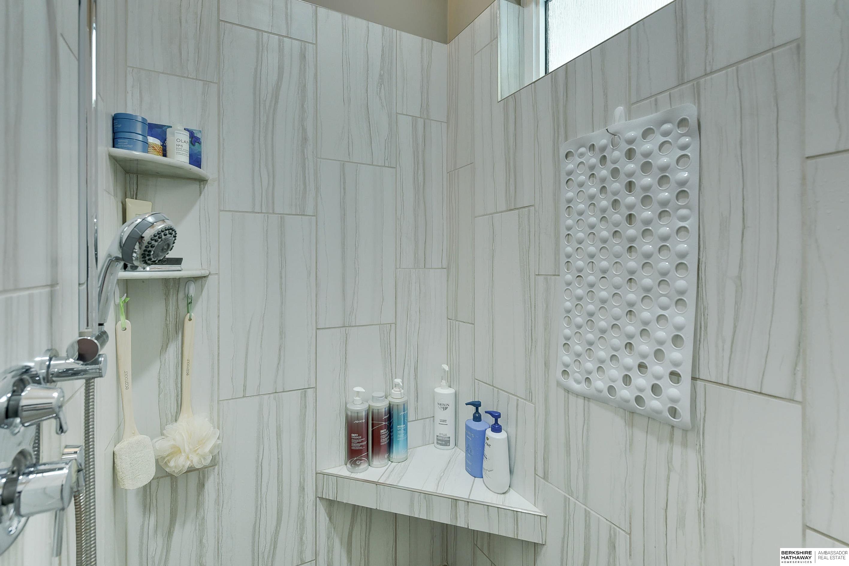 Bennington, Nebraska 68007, United States, 4 Bedrooms Bedrooms, ,3 BathroomsBathrooms,Residential,Active,159744