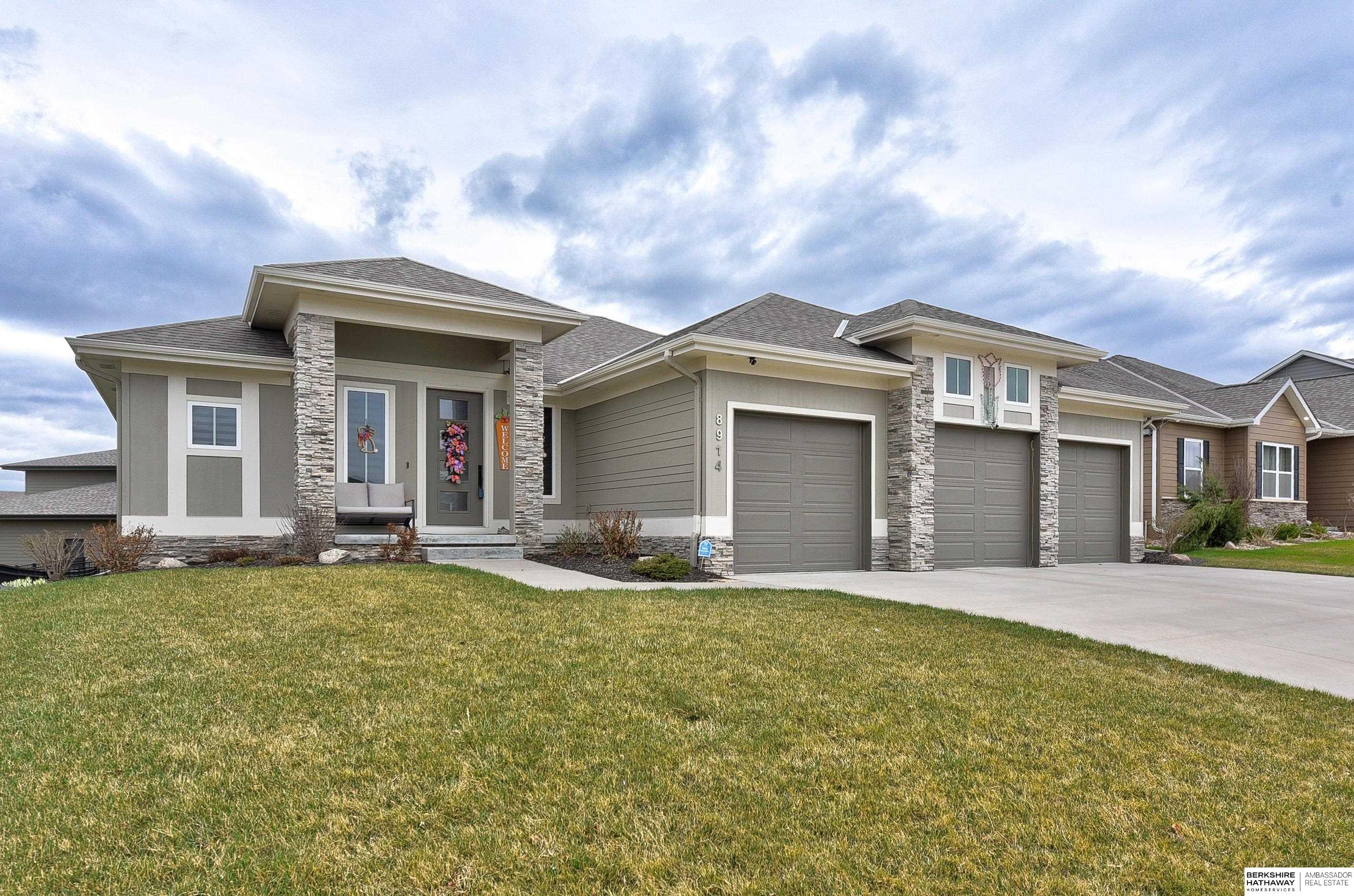 Bennington, Nebraska 68007, United States, 4 Bedrooms Bedrooms, ,3 BathroomsBathrooms,Residential,Active,159744