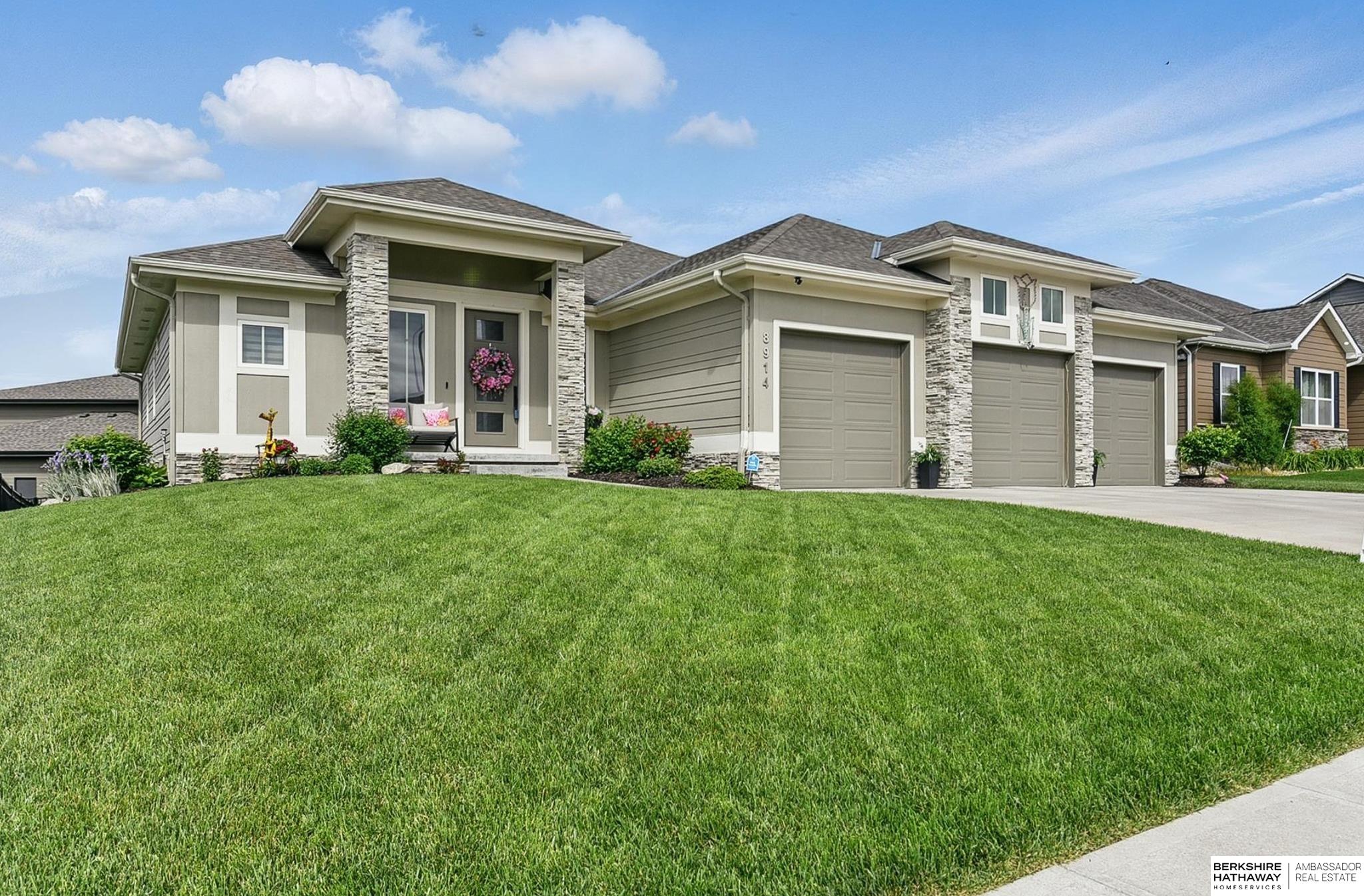 Bennington, Nebraska 68007, United States, 4 Bedrooms Bedrooms, ,3 BathroomsBathrooms,Residential,Active,159744