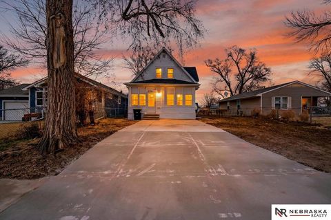 Photo of 2566 Manderson Street, Omaha, NE 68111 (MLS # 22605962)