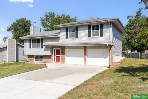 Photo of 15107 Versaille Street, Bellevue, NE 68123 (MLS # 22624637)