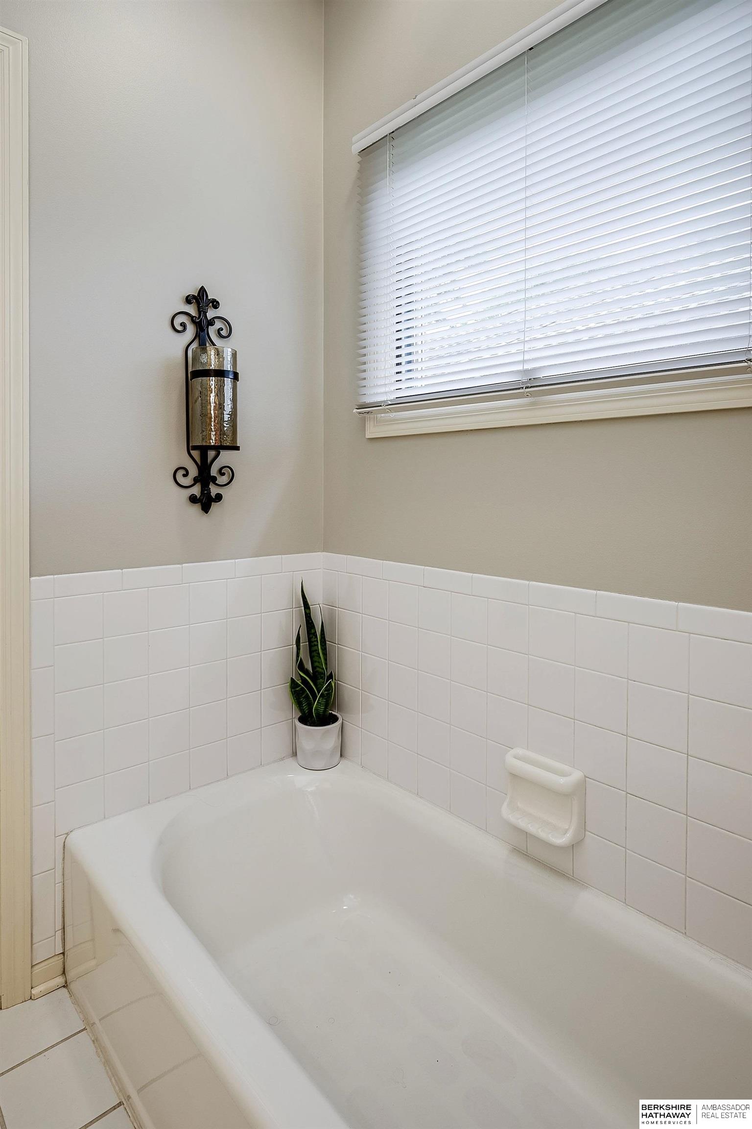 Omaha, Nebraska 68137, United States, 3 Bedrooms Bedrooms, ,3 BathroomsBathrooms,Residential,Active,159908