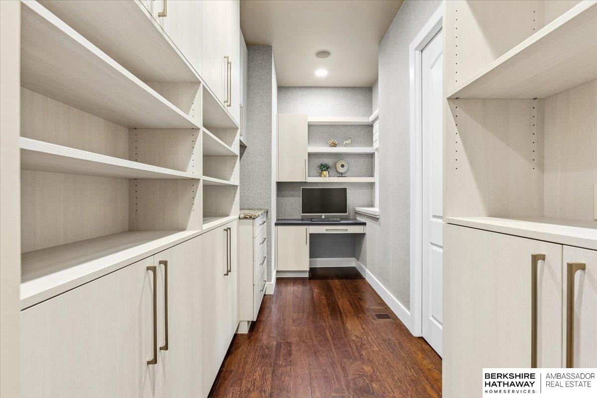 Omaha, Nebraska 68130, United States, 6 Bedrooms Bedrooms, ,5 BathroomsBathrooms,Residential,Active,174230