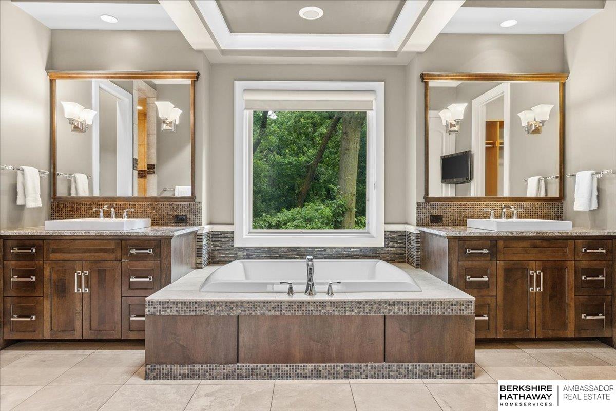 Omaha, Nebraska 68130, United States, 6 Bedrooms Bedrooms, ,5 BathroomsBathrooms,Residential,Active,174230