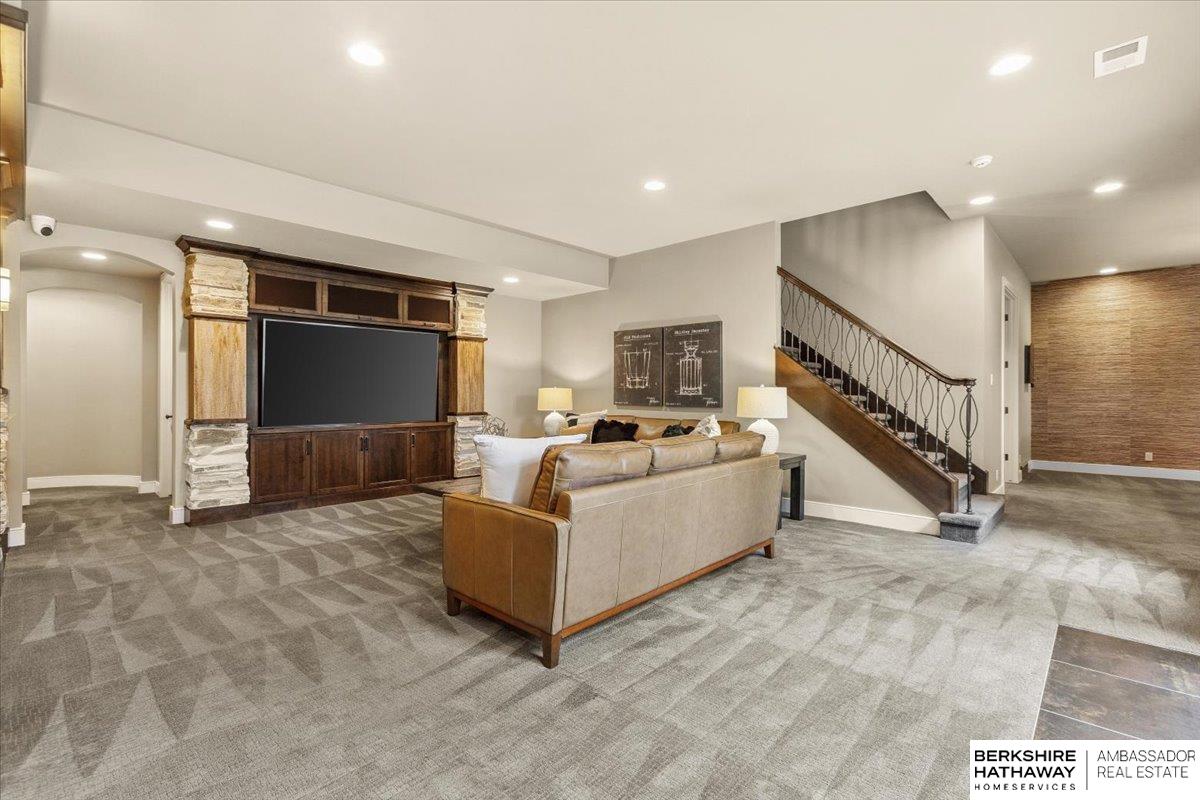 Omaha, Nebraska 68130, United States, 6 Bedrooms Bedrooms, ,5 BathroomsBathrooms,Residential,Active,174230