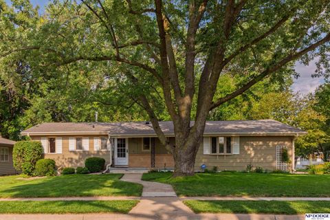 Photo of 2335 S 125th Avenue, Omaha, NE 68144 (MLS # 22522813)