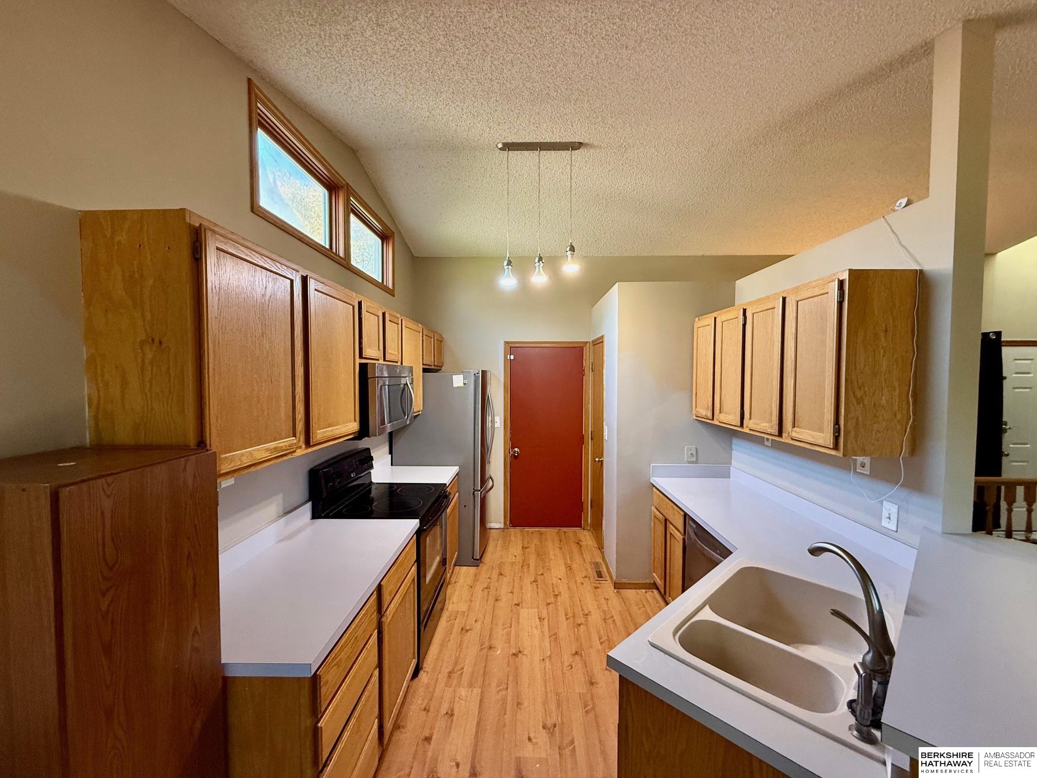 Lincoln, Nebraska 68512, United States, 3 Bedrooms Bedrooms, ,2 BathroomsBathrooms,Residential,Active,237177