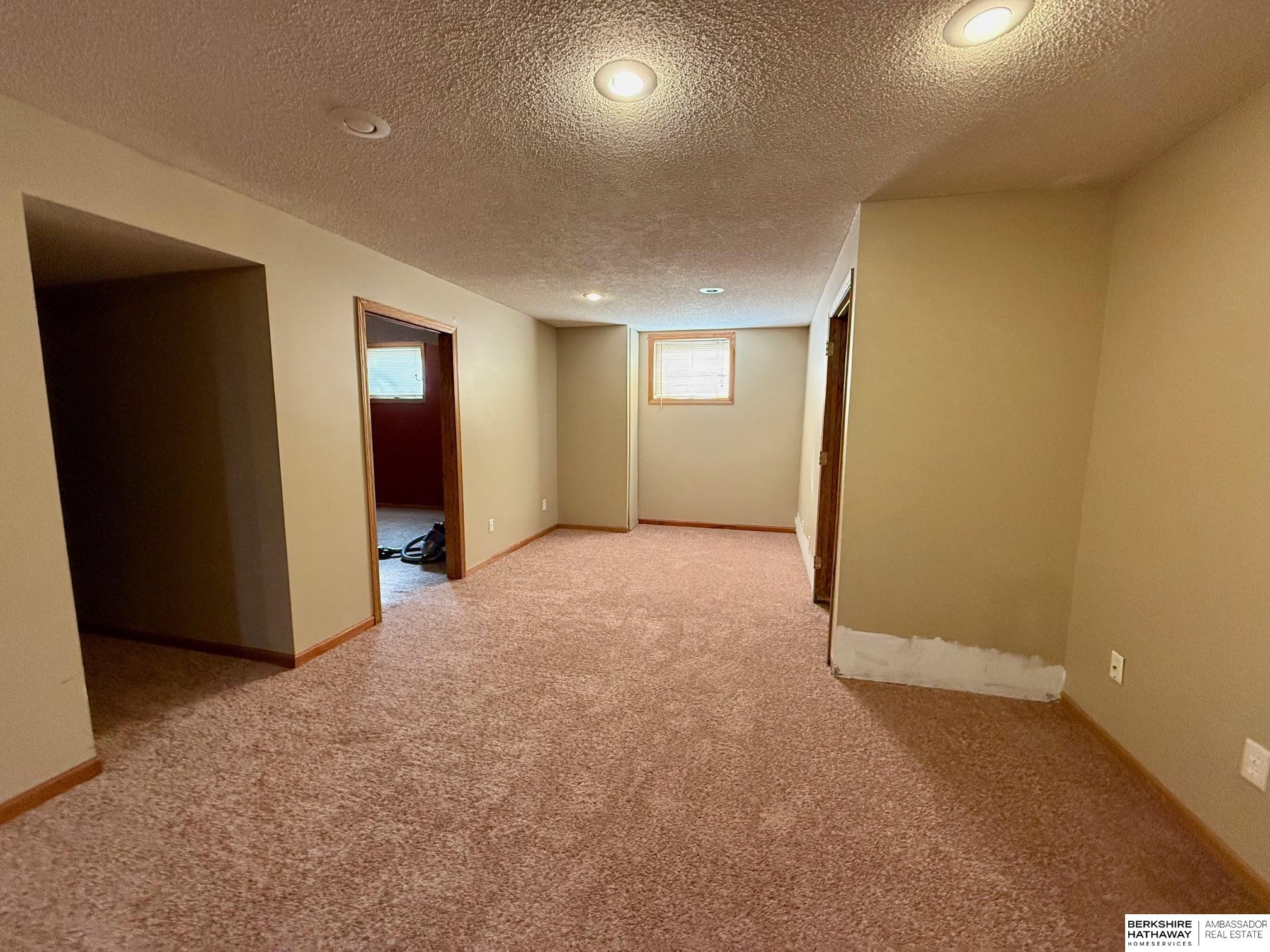 Lincoln, Nebraska 68512, United States, 3 Bedrooms Bedrooms, ,2 BathroomsBathrooms,Residential,Active,237177