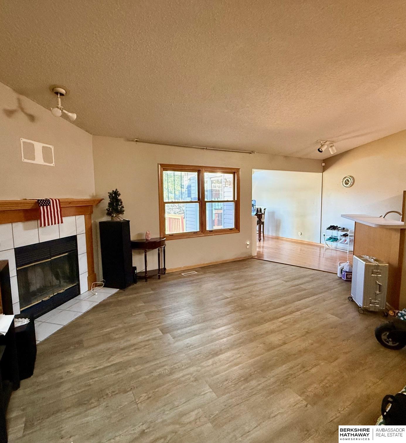 Lincoln, Nebraska 68512, United States, 3 Bedrooms Bedrooms, ,2 BathroomsBathrooms,Residential,Active,237177