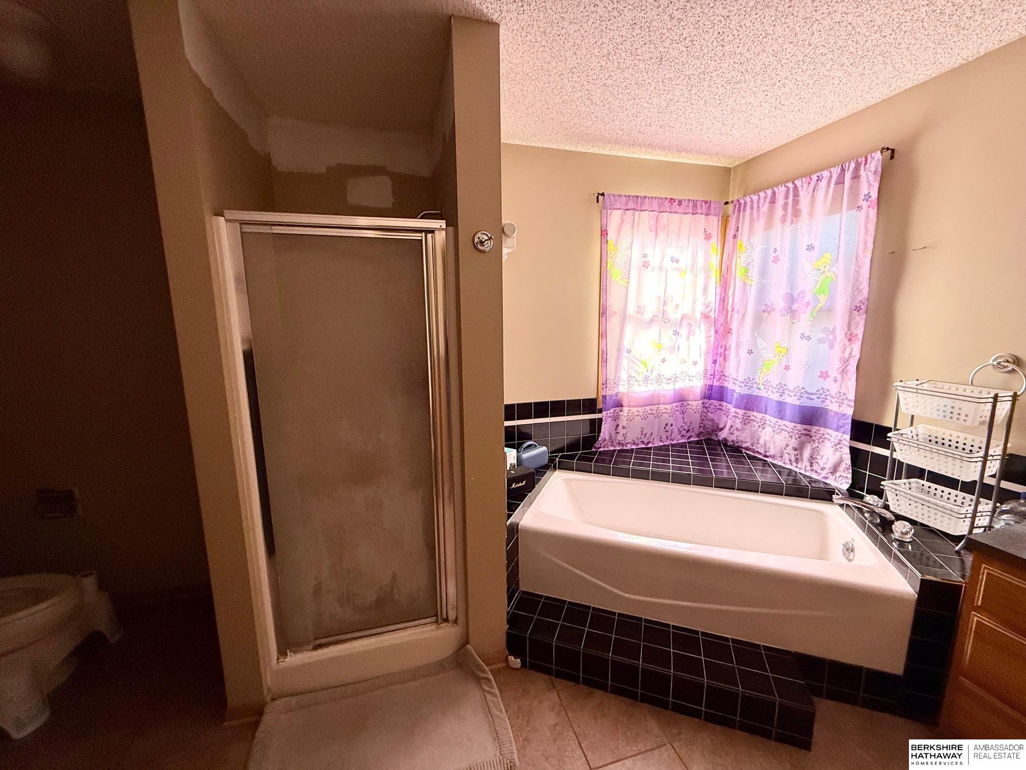 Lincoln, Nebraska 68512, United States, 3 Bedrooms Bedrooms, ,2 BathroomsBathrooms,Residential,Active,237177