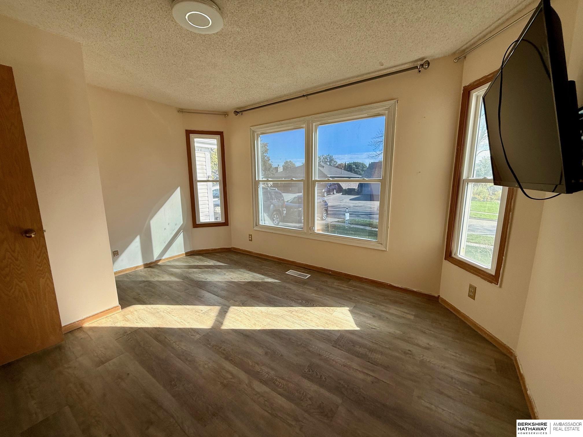 Lincoln, Nebraska 68512, United States, 3 Bedrooms Bedrooms, ,2 BathroomsBathrooms,Residential,Active,237177