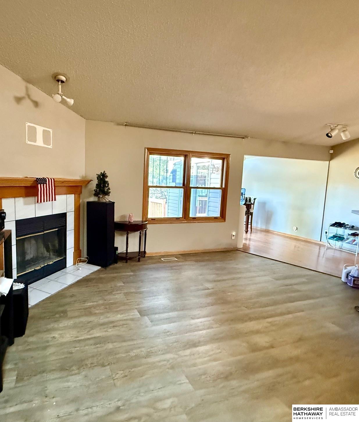 Lincoln, Nebraska 68512, United States, 3 Bedrooms Bedrooms, ,2 BathroomsBathrooms,Residential,Active,237177