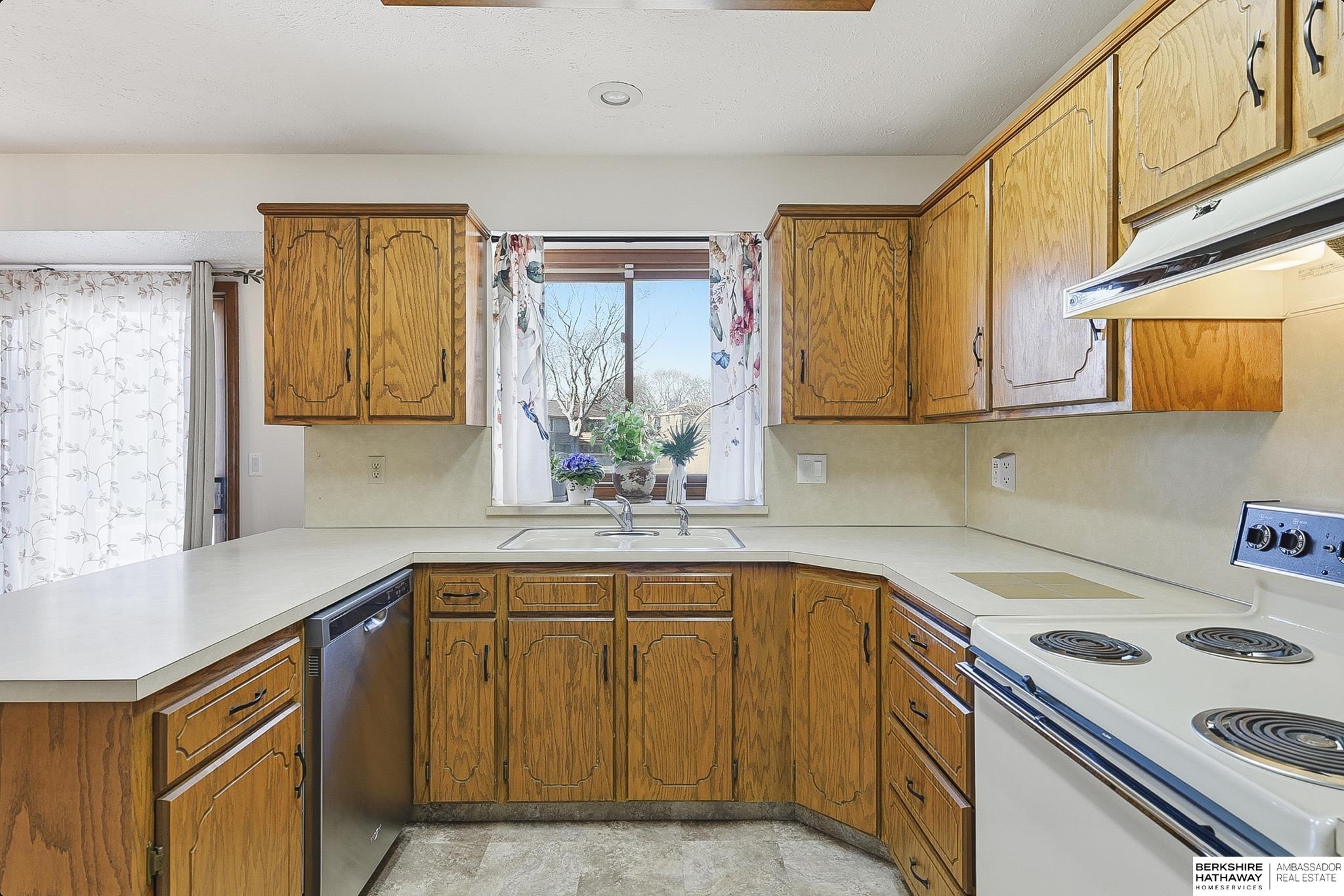 Bellevue, Nebraska 68123, United States, 3 Bedrooms Bedrooms, ,2 BathroomsBathrooms,Residential,Active,256628