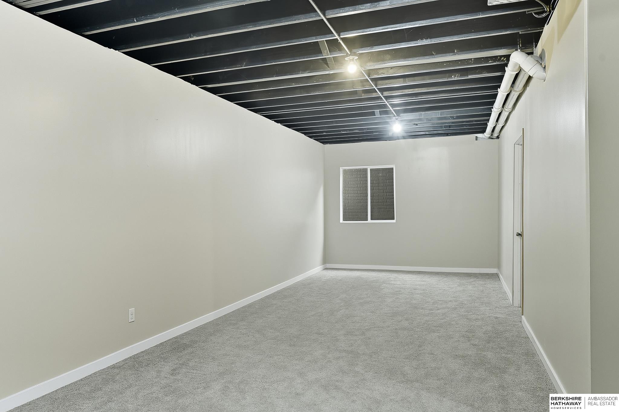 Elkhorn, Nebraska 68022, United States, 4 Bedrooms Bedrooms, ,2 BathroomsBathrooms,Residential,Active,221339