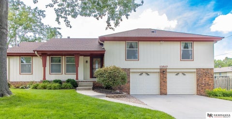 Photo of 13517 Frances Street, Omaha, NE 68144 (MLS # 22619201)
