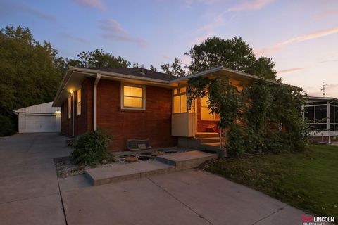 Photo of 5046 Normal Boulevard, Lincoln, NE 68506 (MLS # 22603015)