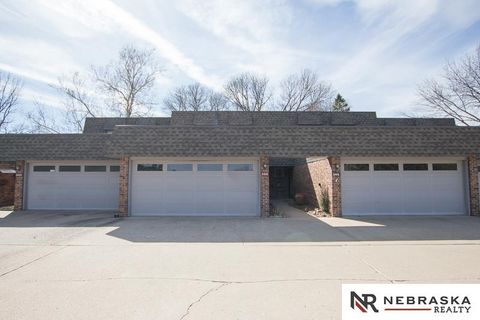 Photo of 3419 neerpark Drive, Lincoln, NE 68506 (MLS # 22608350)