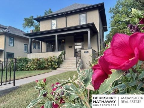 Photo of 2822 S 32 Avenue, Omaha, NE 68105 (MLS # 22528356)