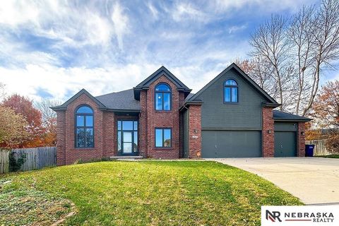 Photo of 2924 Blackhawk Circle, Bellevue, NE 68123 (MLS # 22600459)