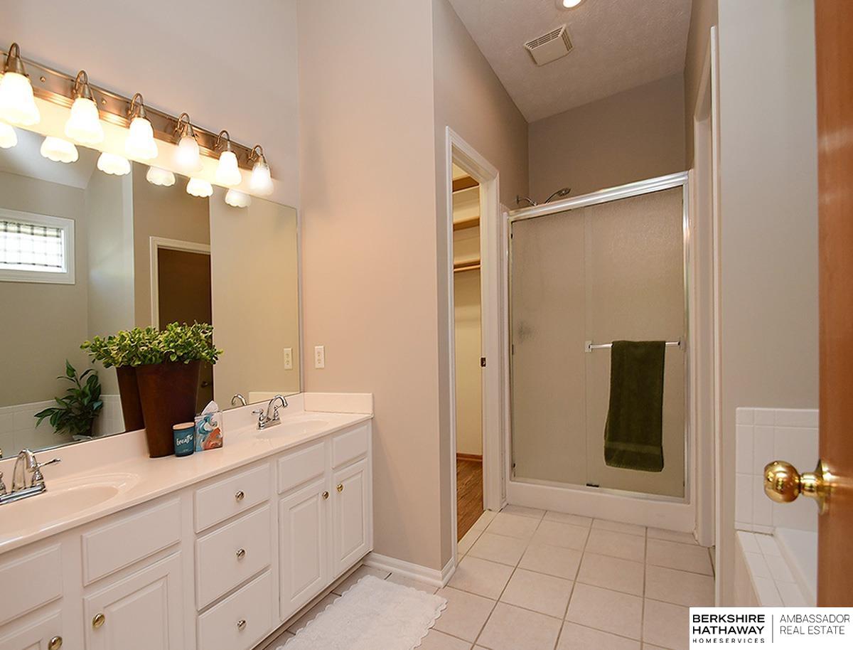 Omaha, Nebraska 68116, United States, 3 Bedrooms Bedrooms, ,3 BathroomsBathrooms,Residential,Pending,160232