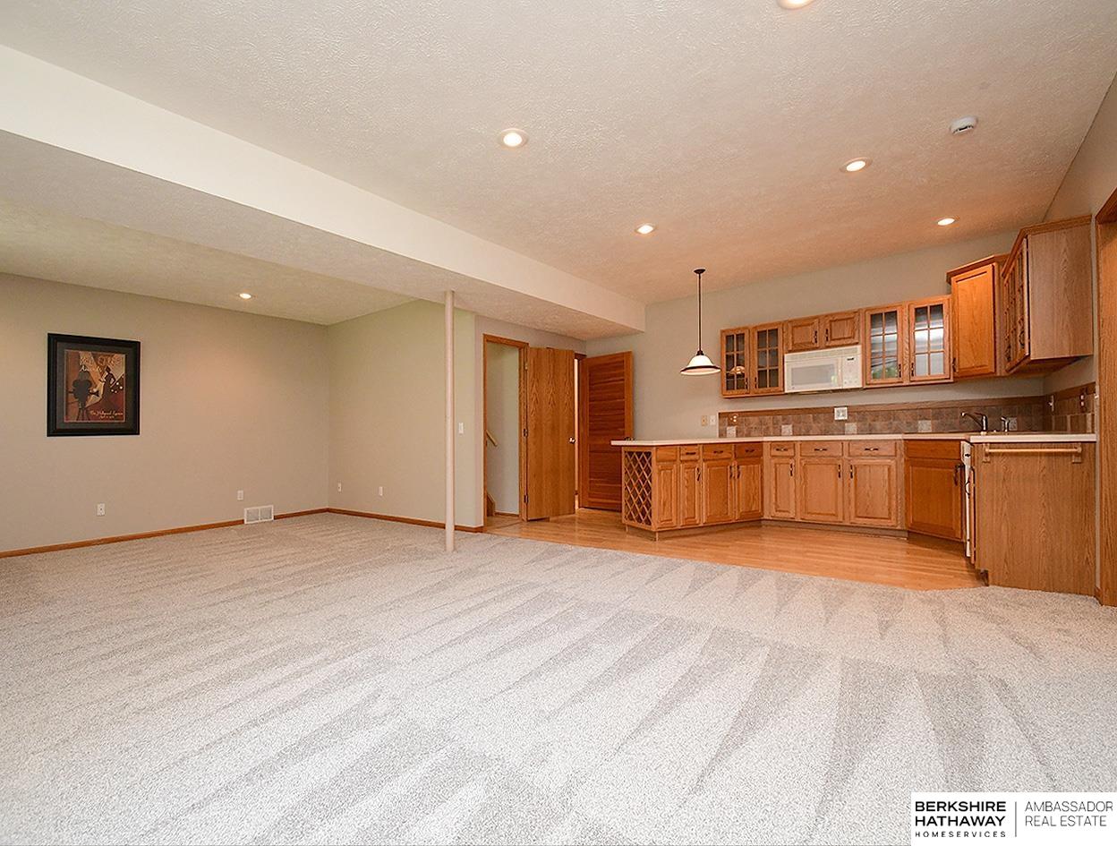 Omaha, Nebraska 68116, United States, 3 Bedrooms Bedrooms, ,3 BathroomsBathrooms,Residential,Pending,160232