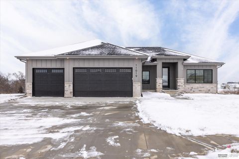 Photo of 19017 Acorn Drive, Gretna, NE 68028 (MLS # 22604053)