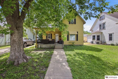 Photo of 117 N 10th Street, Beatrice, NE 68310 (MLS # 22617747)