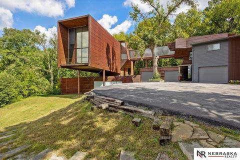Photo of 5550 McKinley Street, Omaha, NE 68152 (MLS # 22524610)
