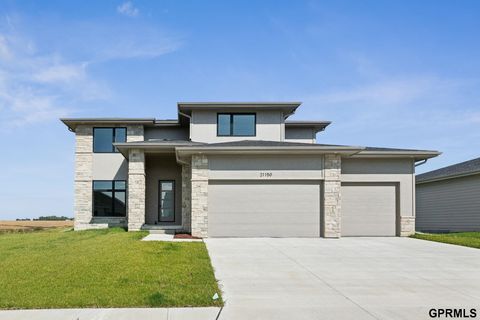 Photo of 21150 Hartman Avenue, Elkhorn, NE 68022 (MLS # 22527371)
