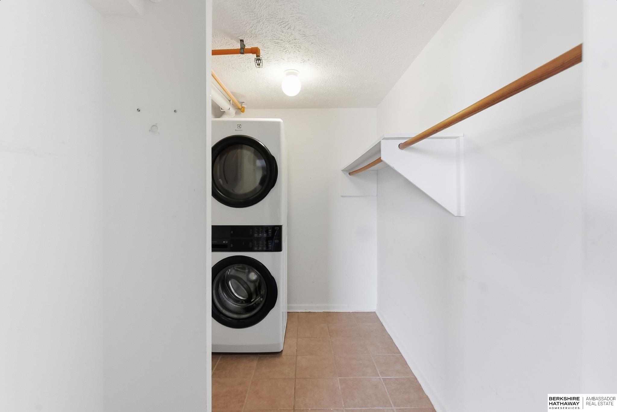 Omaha, Nebraska 68131, United States, 1 Bedroom Bedrooms, ,1 BathroomBathrooms,Residential,Active,252046