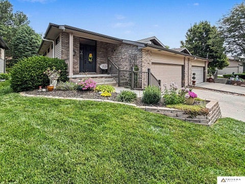 Photo of 2948 Park Place Drive, Lincoln, NE 68506 (MLS # 22626295)