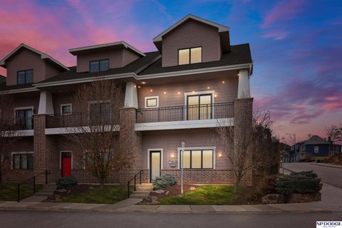 Photo of 819 S 31 Street, Omaha, NE 68105 (MLS # 22601044)