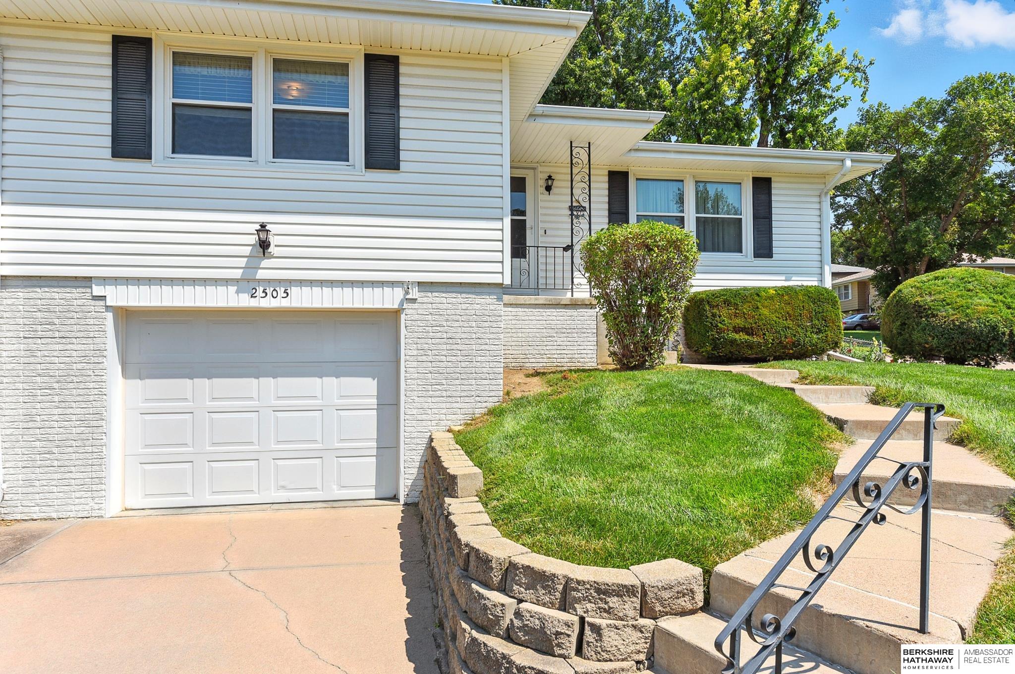 Omaha, Nebraska 68134, United States, 3 Bedrooms Bedrooms, ,2 BathroomsBathrooms,Residential,Active,195932