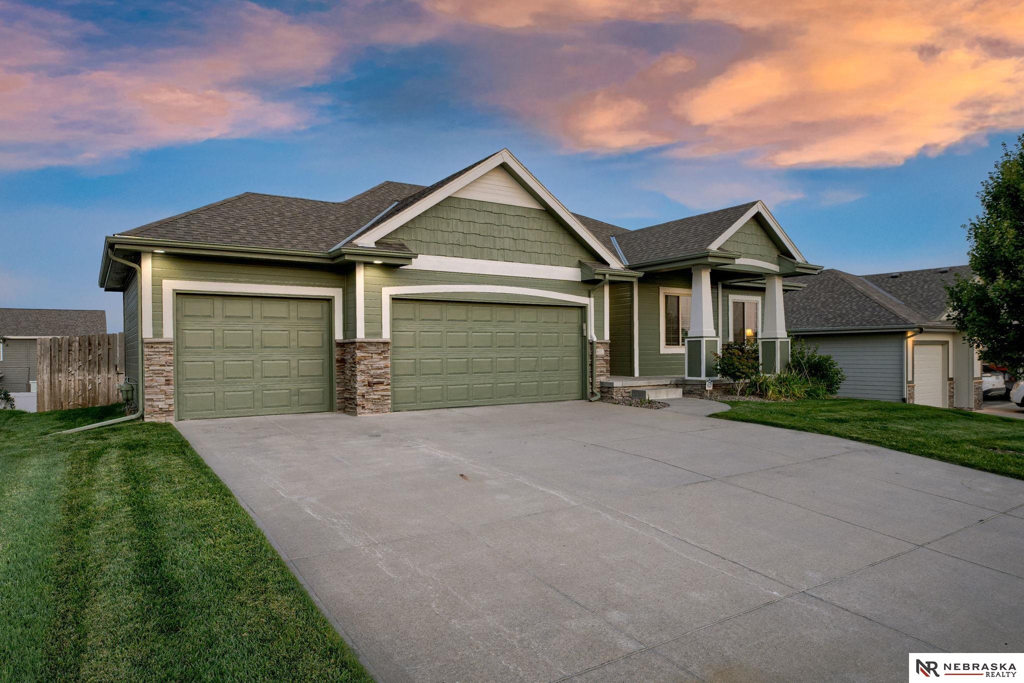 Gretna, Nebraska 68028, United States, 4 Bedrooms Bedrooms, ,3 BathroomsBathrooms,Residential,Active,160588