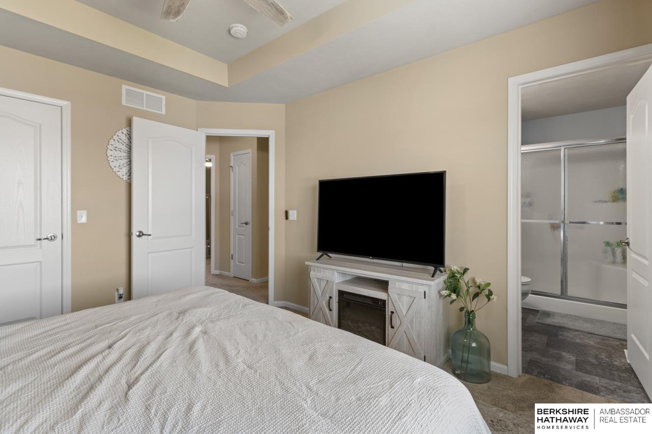 Omaha, Nebraska 68122, United States, 3 Bedrooms Bedrooms, ,2 BathroomsBathrooms,Residential,Pending,189612