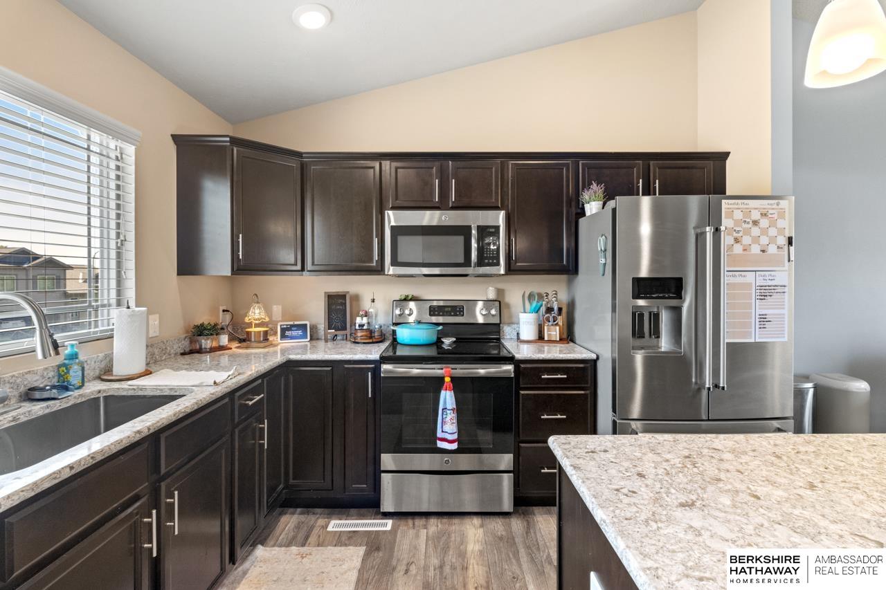 Omaha, Nebraska 68122, United States, 3 Bedrooms Bedrooms, ,2 BathroomsBathrooms,Residential,Pending,189612