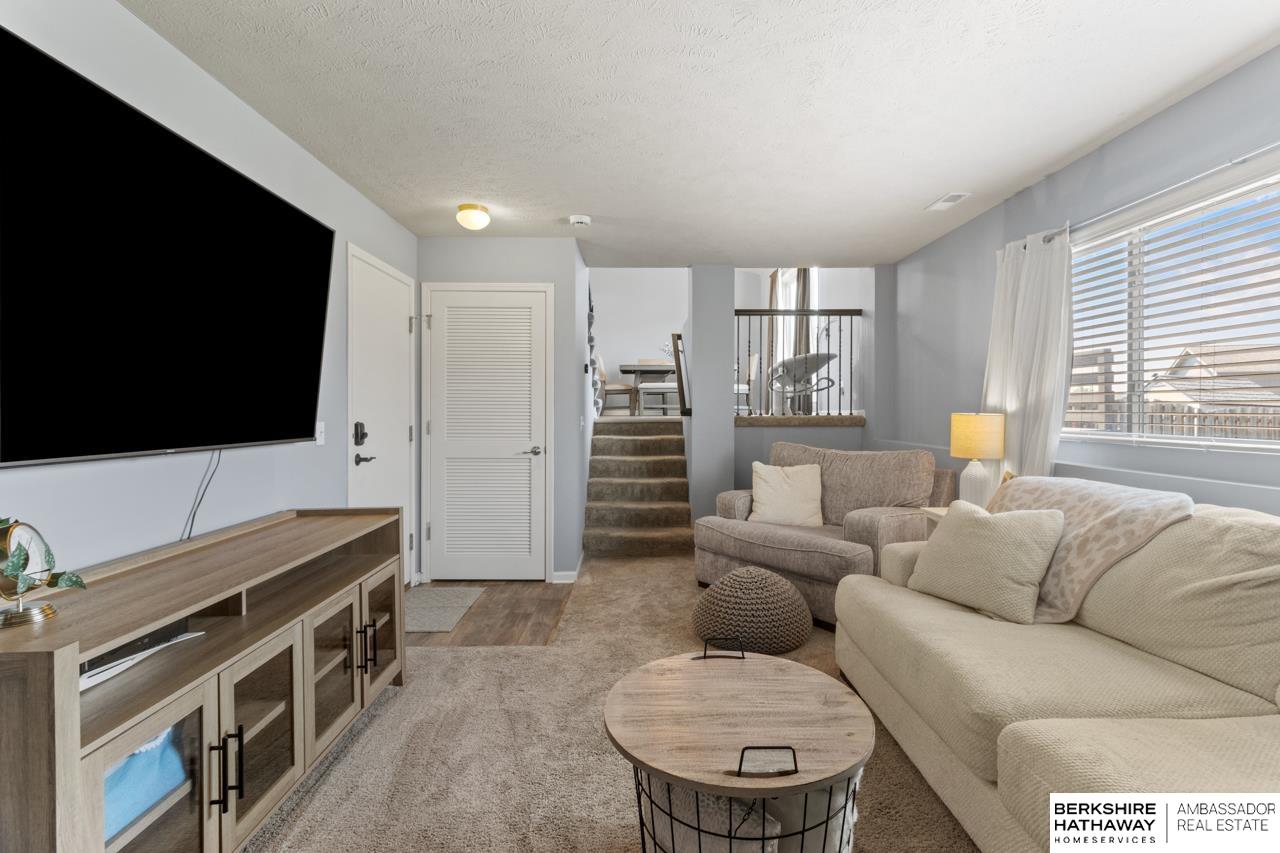 Omaha, Nebraska 68122, United States, 3 Bedrooms Bedrooms, ,2 BathroomsBathrooms,Residential,Pending,189612